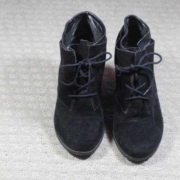 Kenneth Cole Reaction Size 9M Black Suede Lace Up 3" Heels - Picture 2 of 6